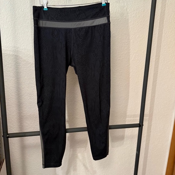 Lululemon Light Speed Tight Full-On Luxtreme Size 10 Black Snake Reflective - Picture 10 of 12
